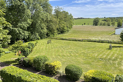 Villa Maare 4 Sterne Komfort Ferienwohnungen Ferienanlage 54552 Gillenfeld Garten mit Fußballtoren